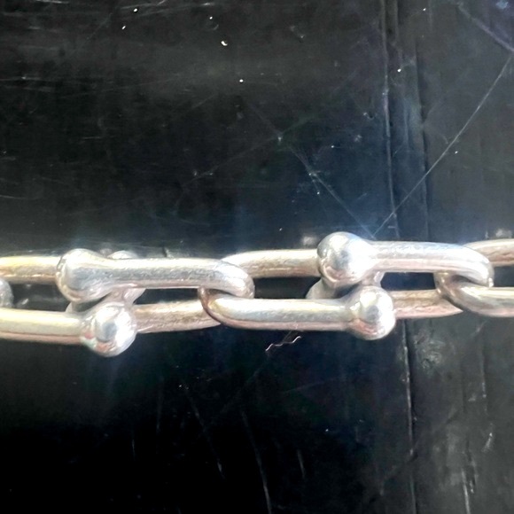 Authentic and Gorgeous Tiffany Hardware Small Chain Link Silver Bracelet! - Picture 4 of 7